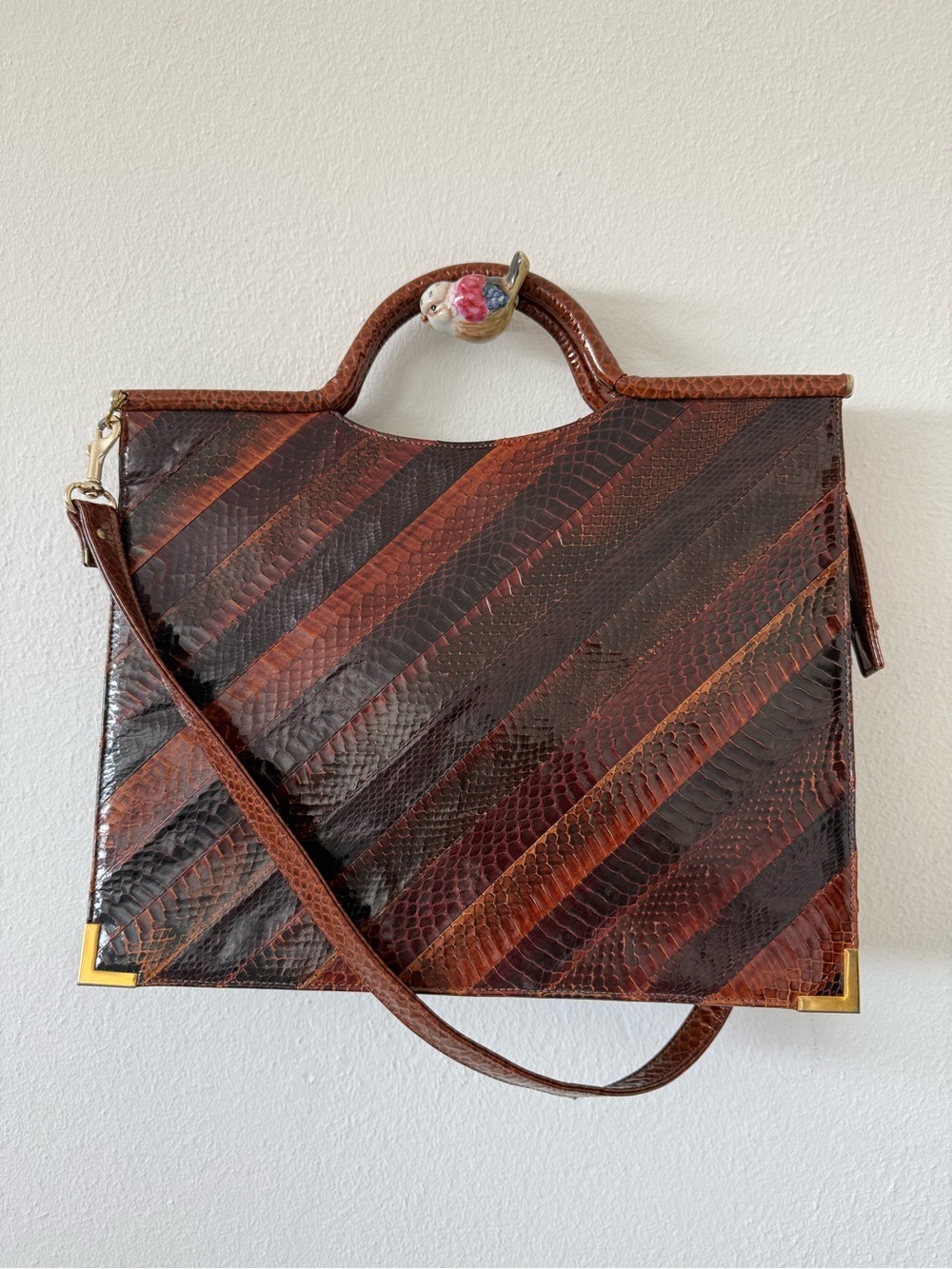 Chic de Paris Vintage Brown Diagonal-Striped Leather Bag with Shoulder Strap